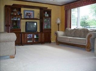 9416 Fair Ln, Freeland, MI 48623