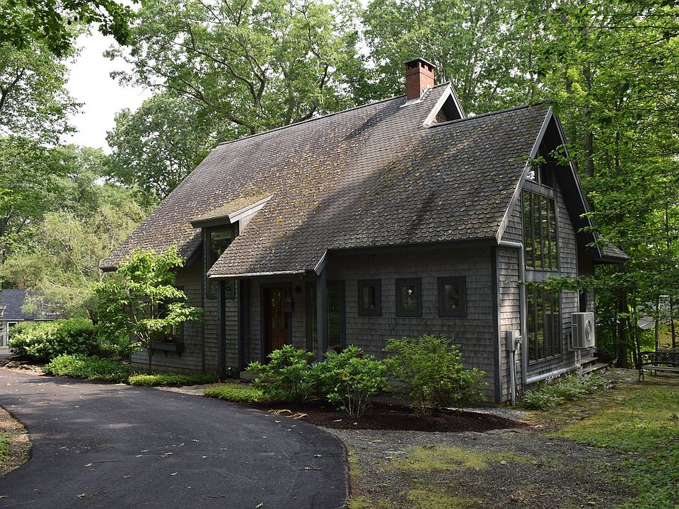 1st image of 560 Bluff Rd