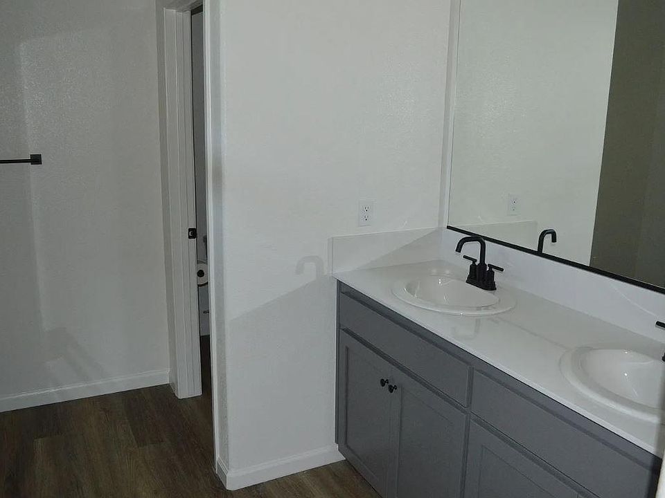 1st image of 932 Ashbury Ln