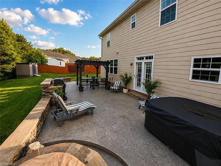 Listing photo 4