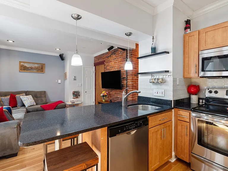 38RA Charter St #2 — Photo 7