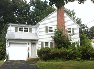 88 Farragut Rd, North Plainfield, NJ 07062