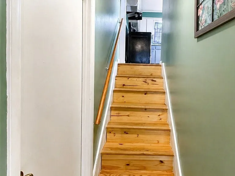 205 Edgewood St — Photo 22