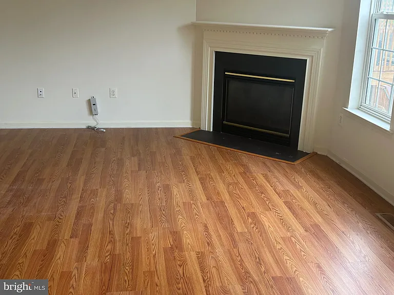 6821 Hollow Glen Ct — Photo 29