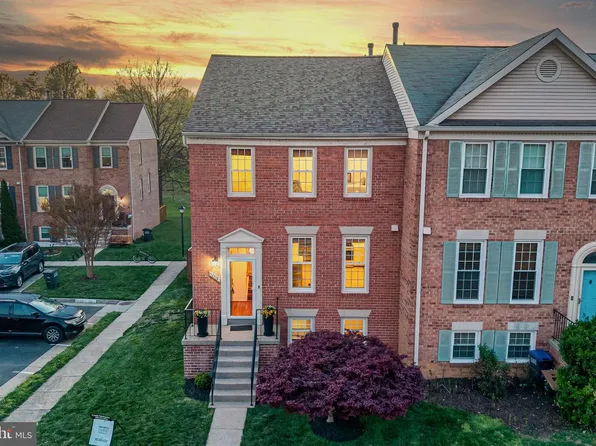 12312 Fox Lake Ct, Fairfax, VA 22033