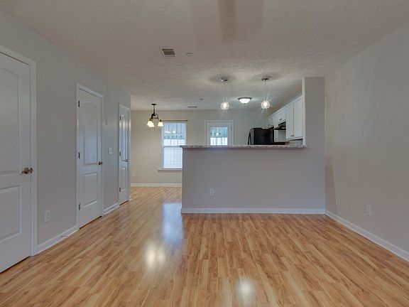 4th image of 118 Kathryn Ct