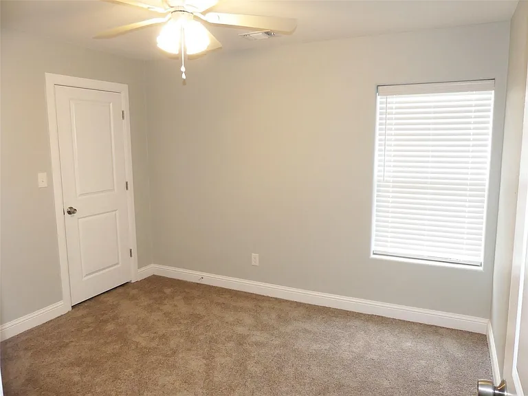 608 E College St #608 — Photo 7