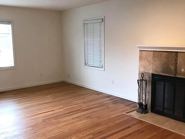6706 SE 69th Ave — Photo 3