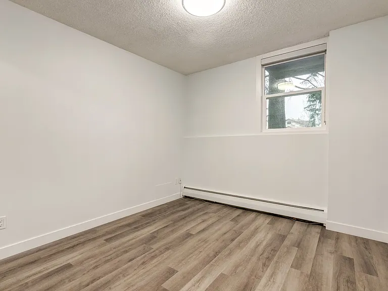 727 1st Ave NW — Photo 13