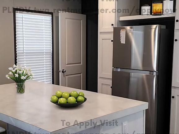 5th image of 925 Denman St #930L