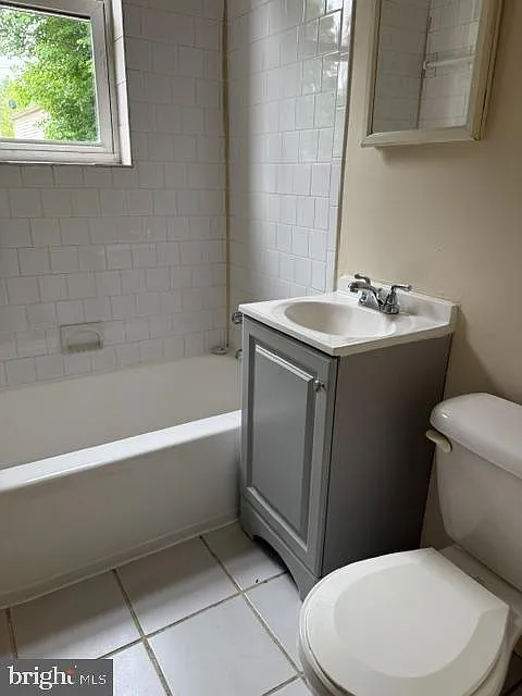 1 bed, 1.0 bath, 2310 sqft, $1,100 — Photo 3