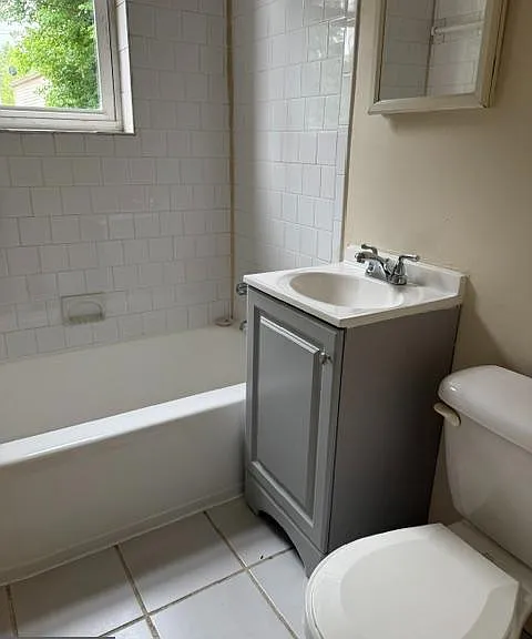 1014 48th Pl NE #4 — Photo 3