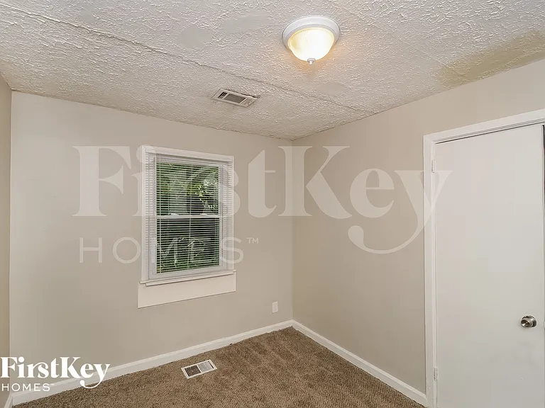 1800 Oakmont Dr NW — Photo 13