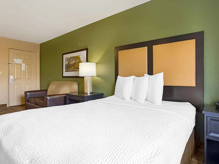 Studio Suite - 1 Queen Bed
