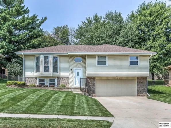 9702 S 23rd St, Bellevue, NE 68123