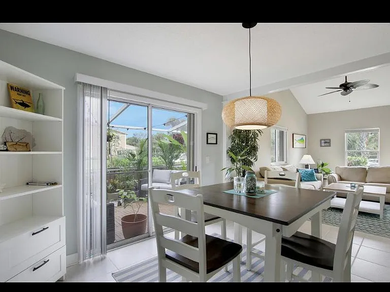 Maplecrest Cir — Photo 23