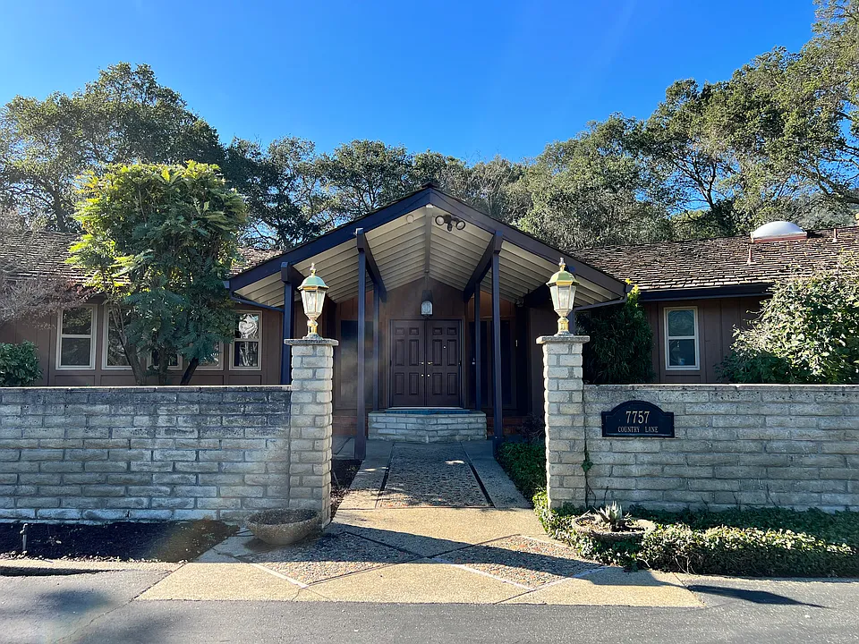7757 Country Ln