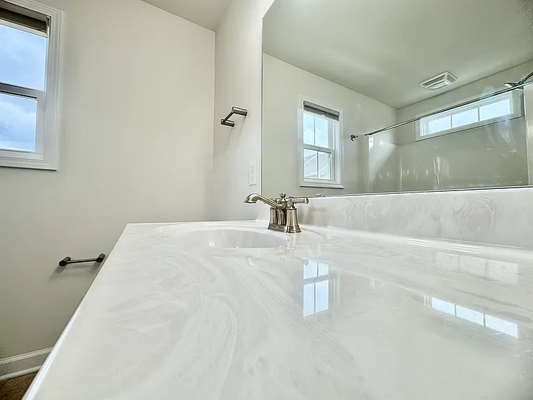 325 John Adams Dr — Photo 19