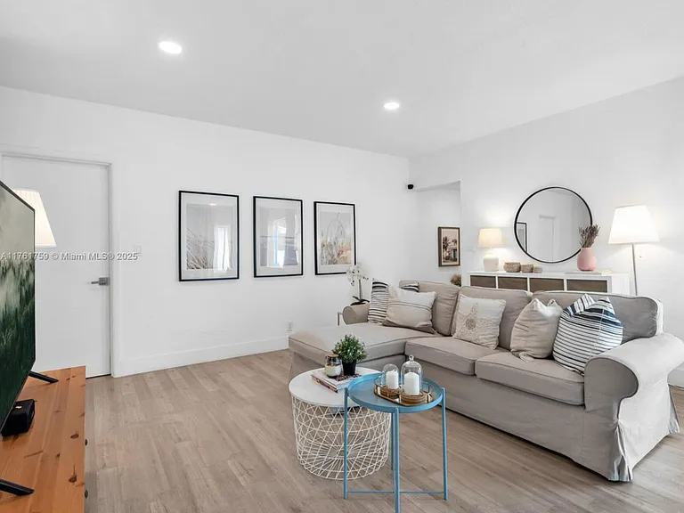340 NW 119th St — Photo 9