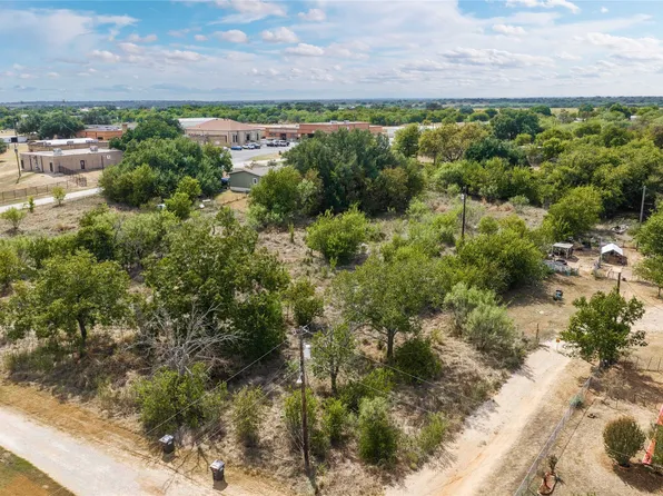 906 7th St, Blanket, TX 76432