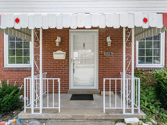 2nd image of 2027 Jacob St