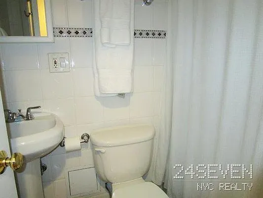 Rented by 24 7 NYC Realty Inc. | media 14