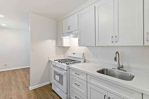 2409 Standard Ave #7 Photo 1