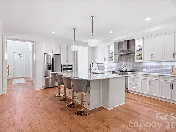 4th image of 6068 Holden Ct