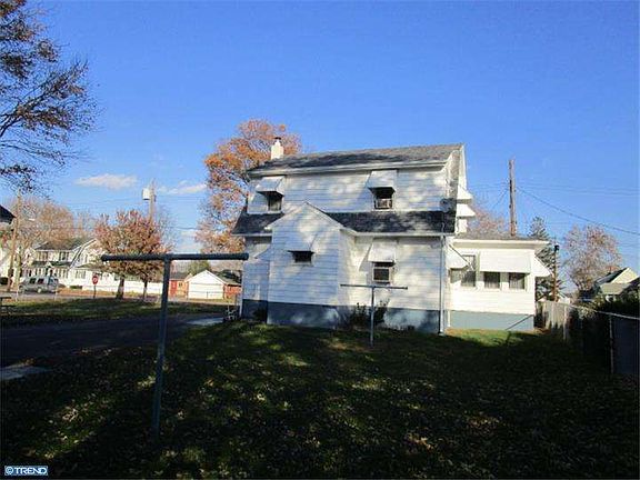 5th image of 81 Oak St