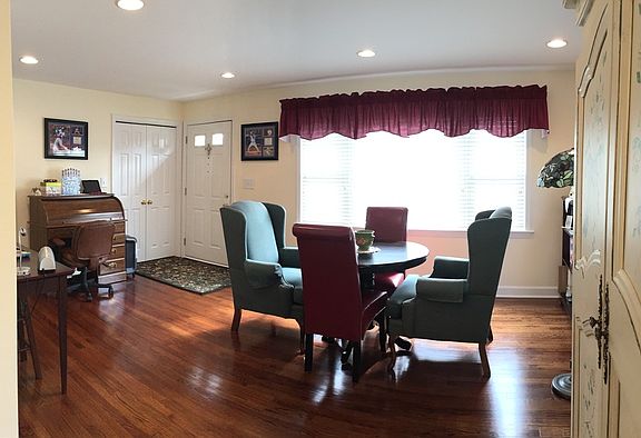 5th image of 2428 Dora St