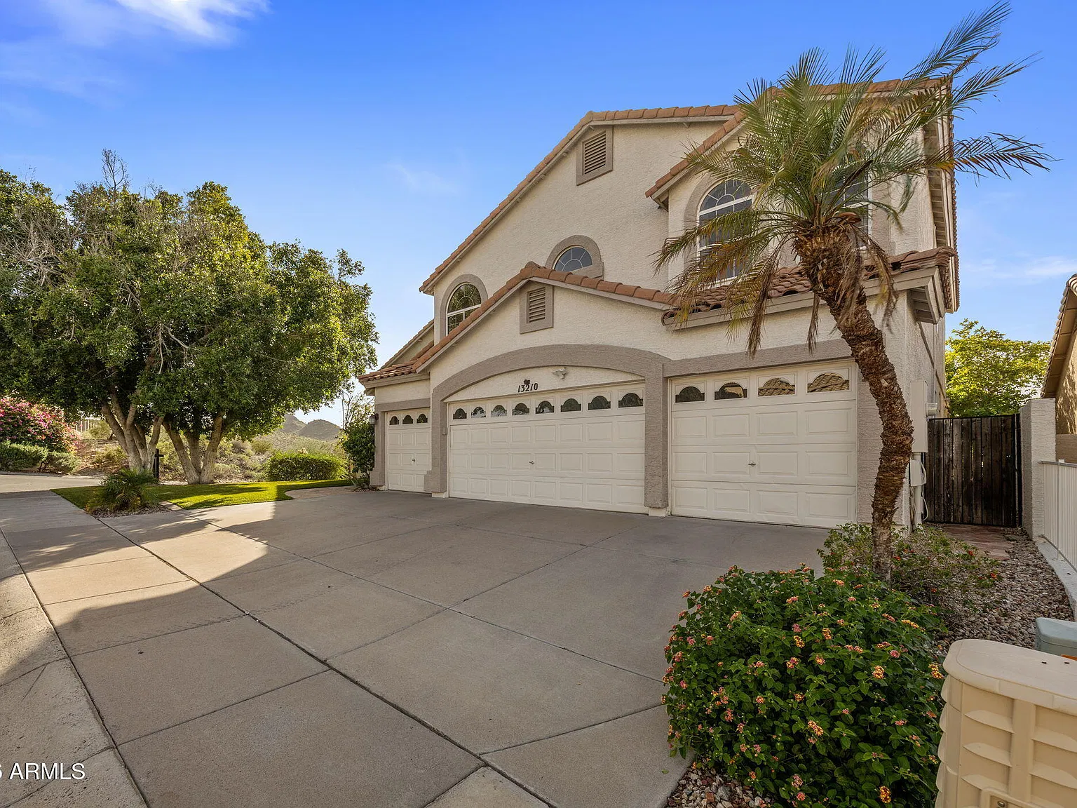 4 bed, 3.0 bath, 3652 sqft, $3,950 — Photo 3