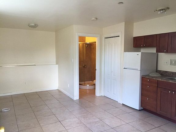 4th image of 122 Treadwell Ave