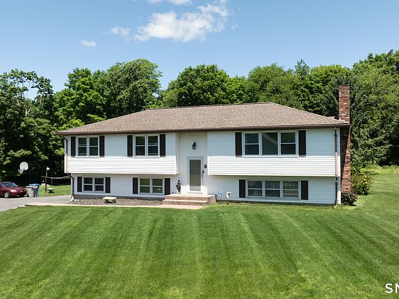 2nd image of 126 Pinnacle Road