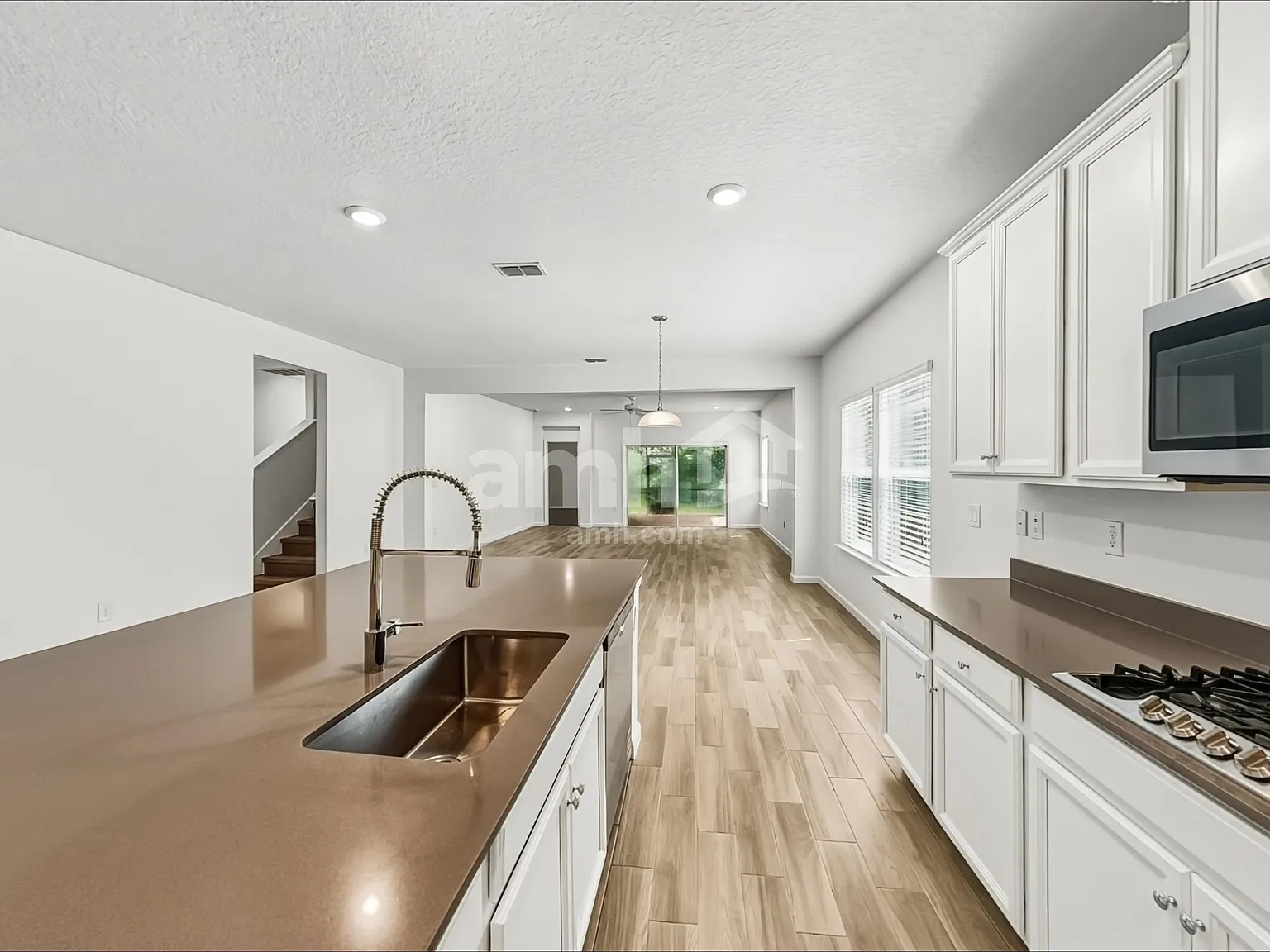 5 bed, 3.5 bath, 2663 sqft, $3,525 — Photo 3