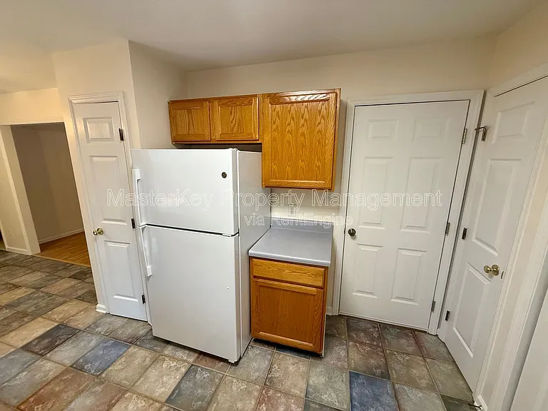 327 Saint Thomas Dr — Photo 5