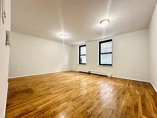 Rented by Zjama Realty Corp | media 4
