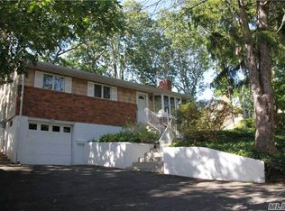 7 Ravine Rd, Bayville, NY 11709