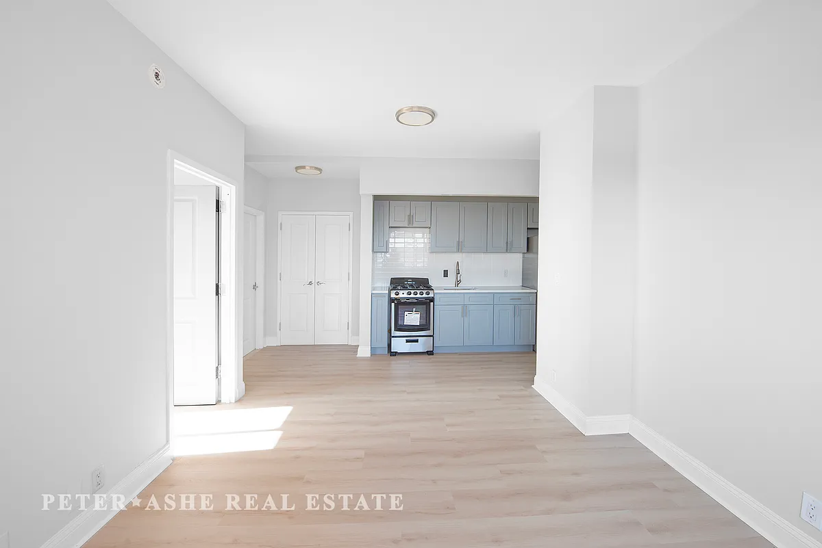 Building Photo - 2205 3rd Ave #7D
