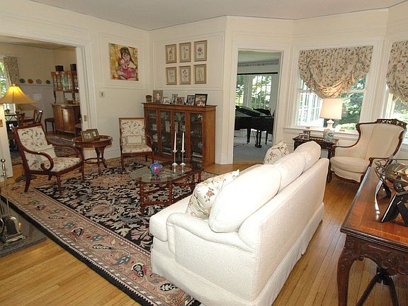 5th image of 137 Upper Mountain Ave