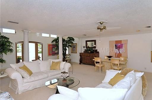 3rd image of 601 N Owl Dr