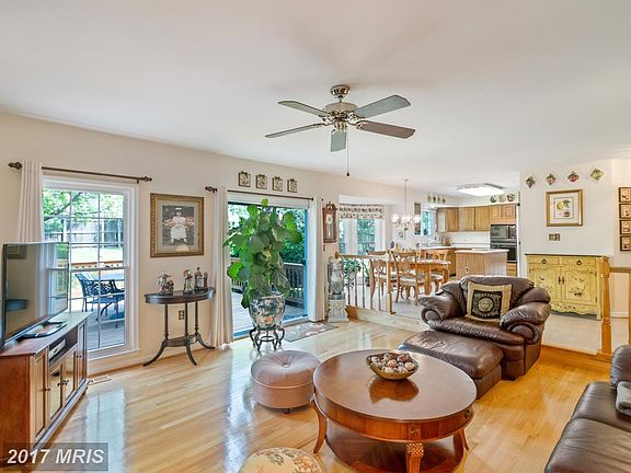 4th image of 804 Spring Knoll Dr