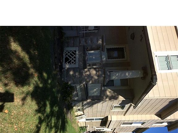 5th image of 3913 E 42nd St