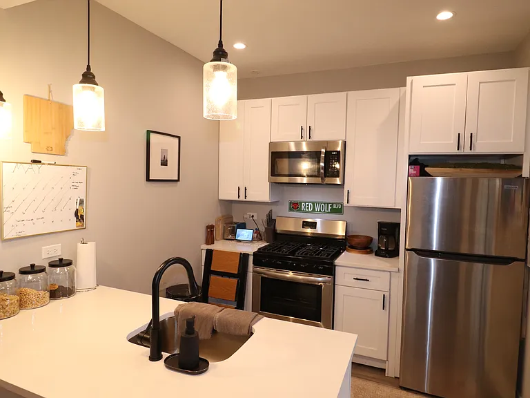 1345 N Bosworth Ave #3R — Photo 5
