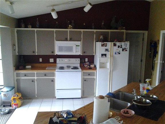 3rd image of 442 E Crossbeam Cir