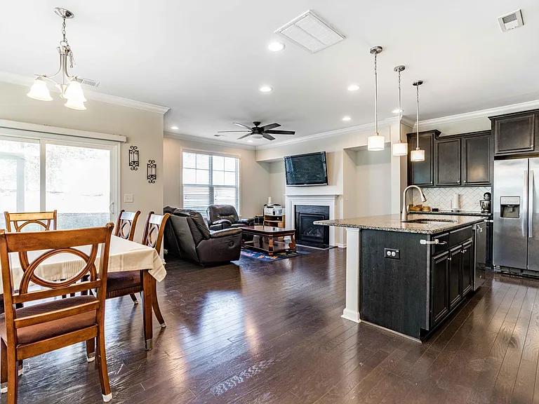 846 New Derby Ln — Photo 3