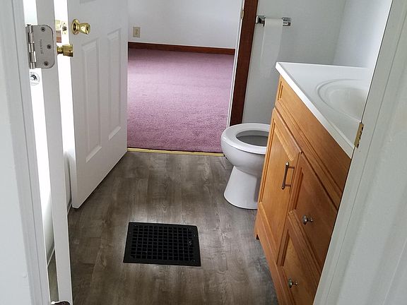 4th image of 108 Riverview St