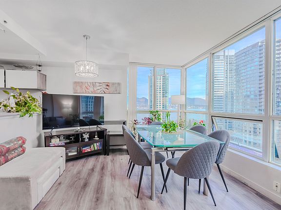 3rd image of 555 Jervis St #1204