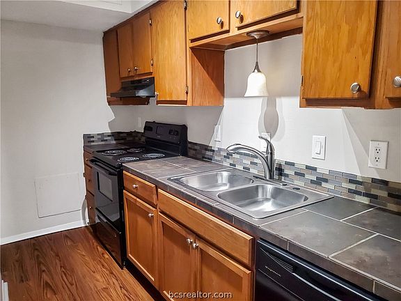 4th image of 304 Manuel Dr #A-d