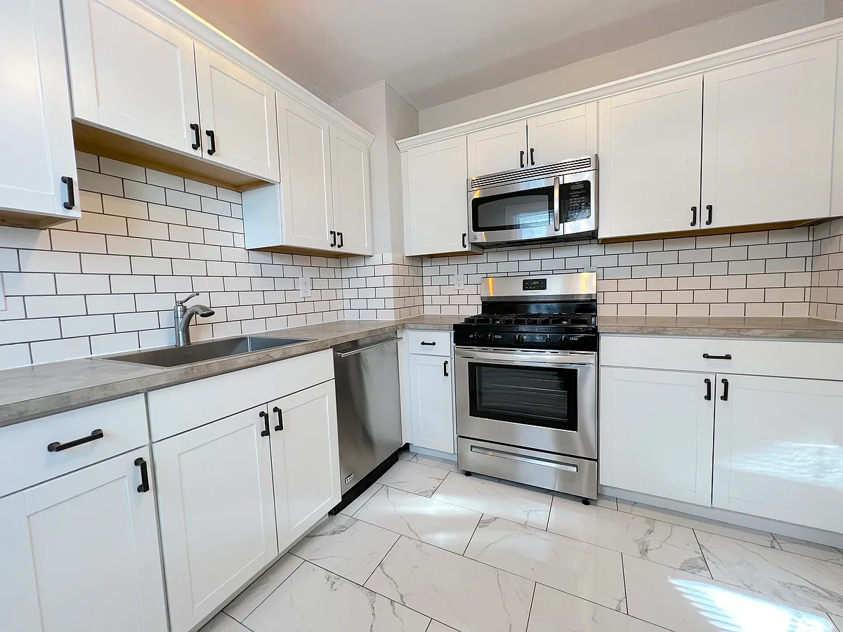 Building Photo - 4400 Devonshire Rd #1