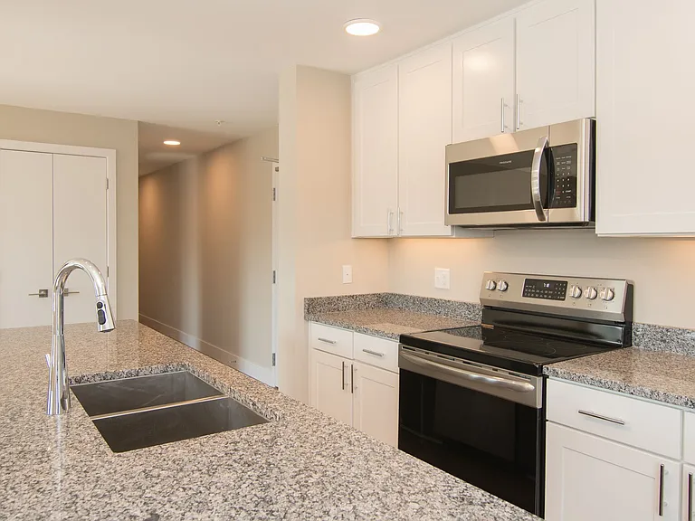 Sunrise Apartments — Photo 4